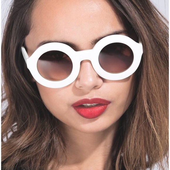 Wildfox Accessories - Wildfox Couture “Twiggy” white sunglasses
